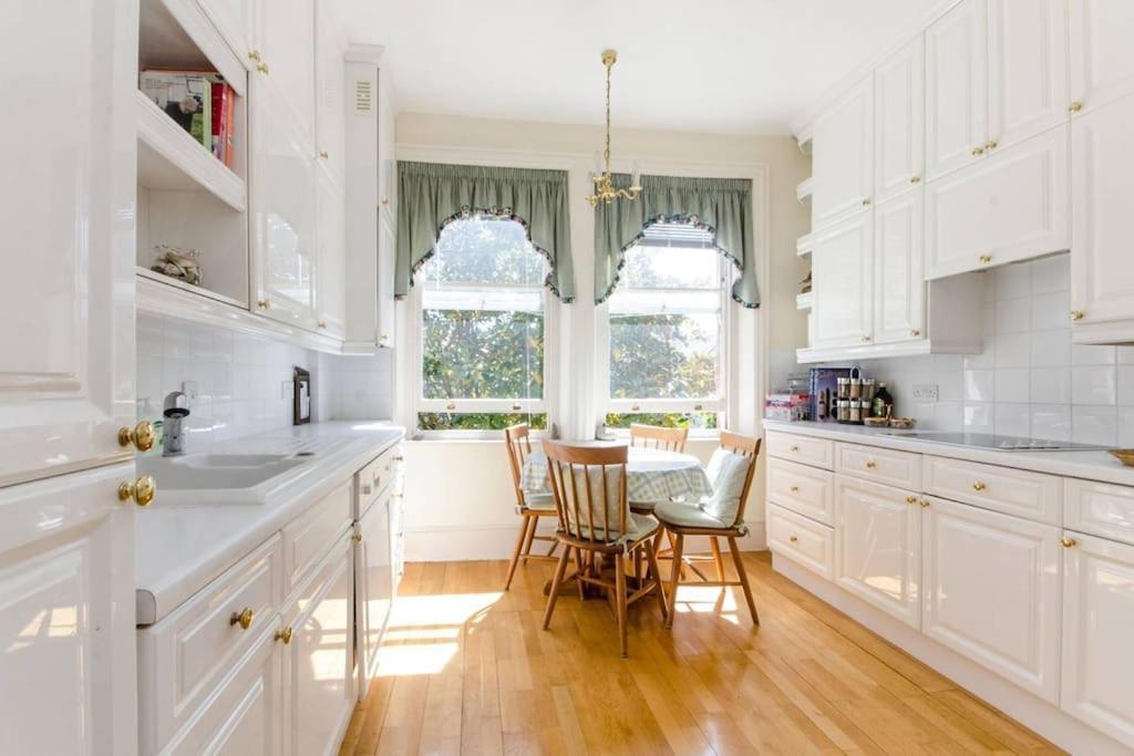 Large 3 Bed Flat In Central Wimbledon London Eksteriør bilde