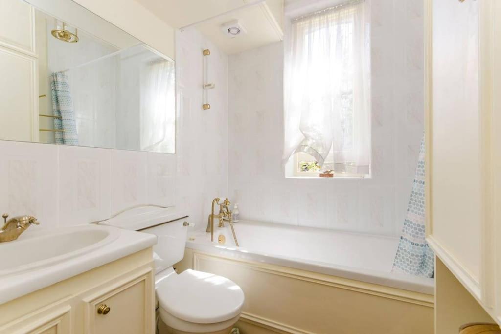 Large 3 Bed Flat In Central Wimbledon London Eksteriør bilde