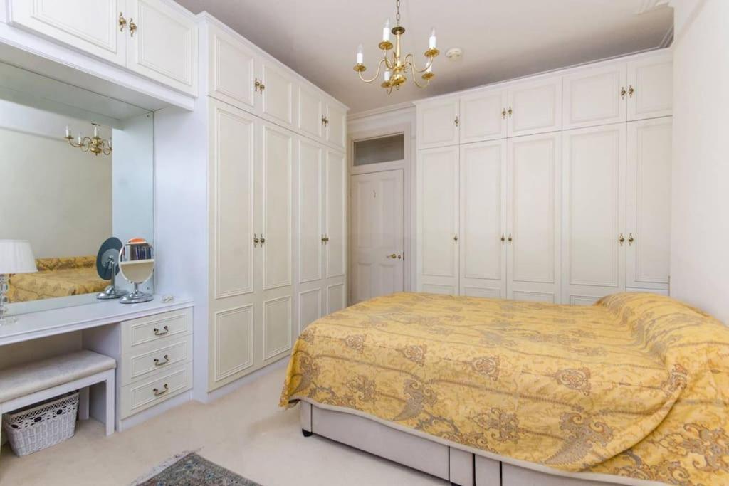 Large 3 Bed Flat In Central Wimbledon London Eksteriør bilde