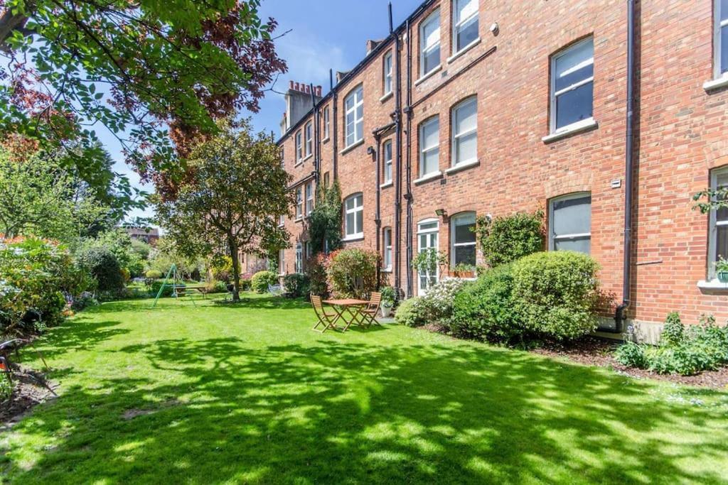 Large 3 Bed Flat In Central Wimbledon London Eksteriør bilde